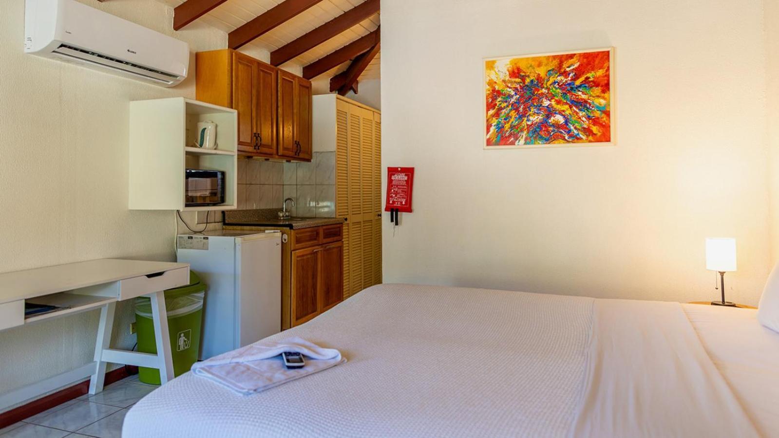 Talk Of The Town Inn & Suites - St Eustatius Οράνιεστατ Εξωτερικό φωτογραφία